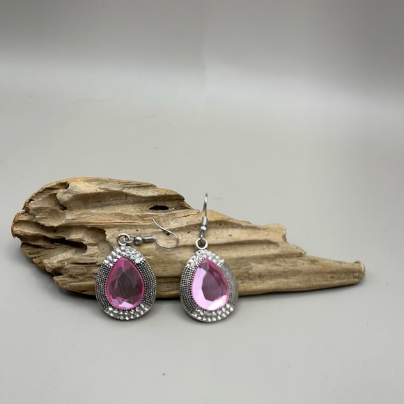 Elegant Pink Teardrop Earrings - Picture 2 of 4